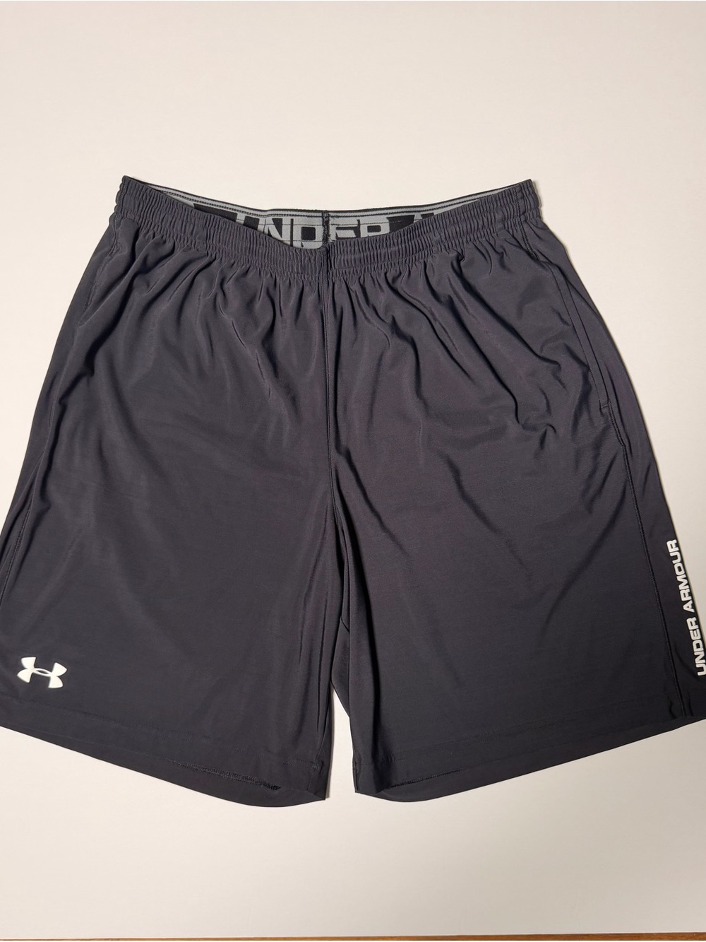 Under Armour Men’s Large Loose Fit Gray Athletic Training Gym Shorts